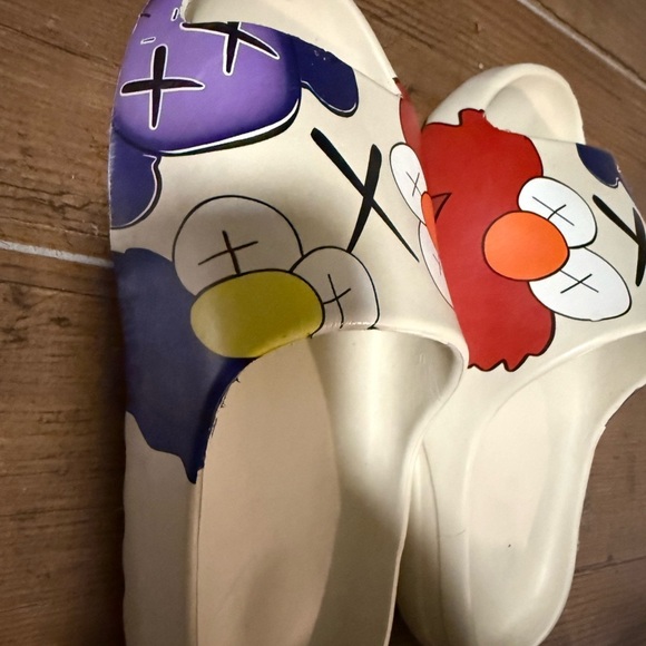 Trendy Graffiti-Style Slides – Size 40-41 – Bold & Comfortable! 🎨✨ - Picture 4 of 5